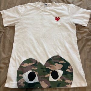 Play Comme Des Garçons T-Shirt Size Medium Camo Red Heart